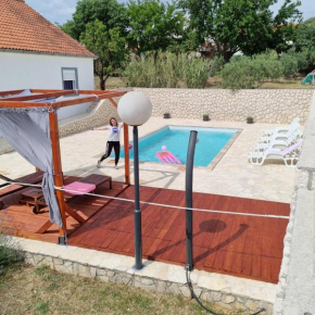Holiday House DA & DO, Pakostane